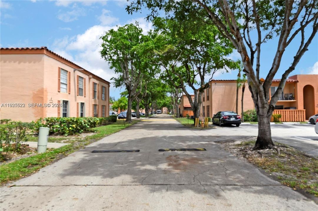 For Rent: $2,350 (2 beds, 1 baths, 816 Square Feet)