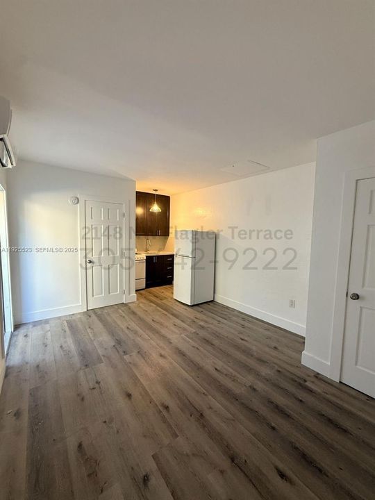 For Rent: $1,300 (0 beds, 1 baths, 3870 Square Feet)