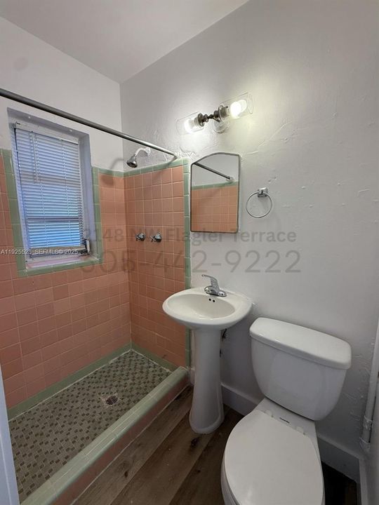 For Rent: $1,300 (0 beds, 1 baths, 3870 Square Feet)