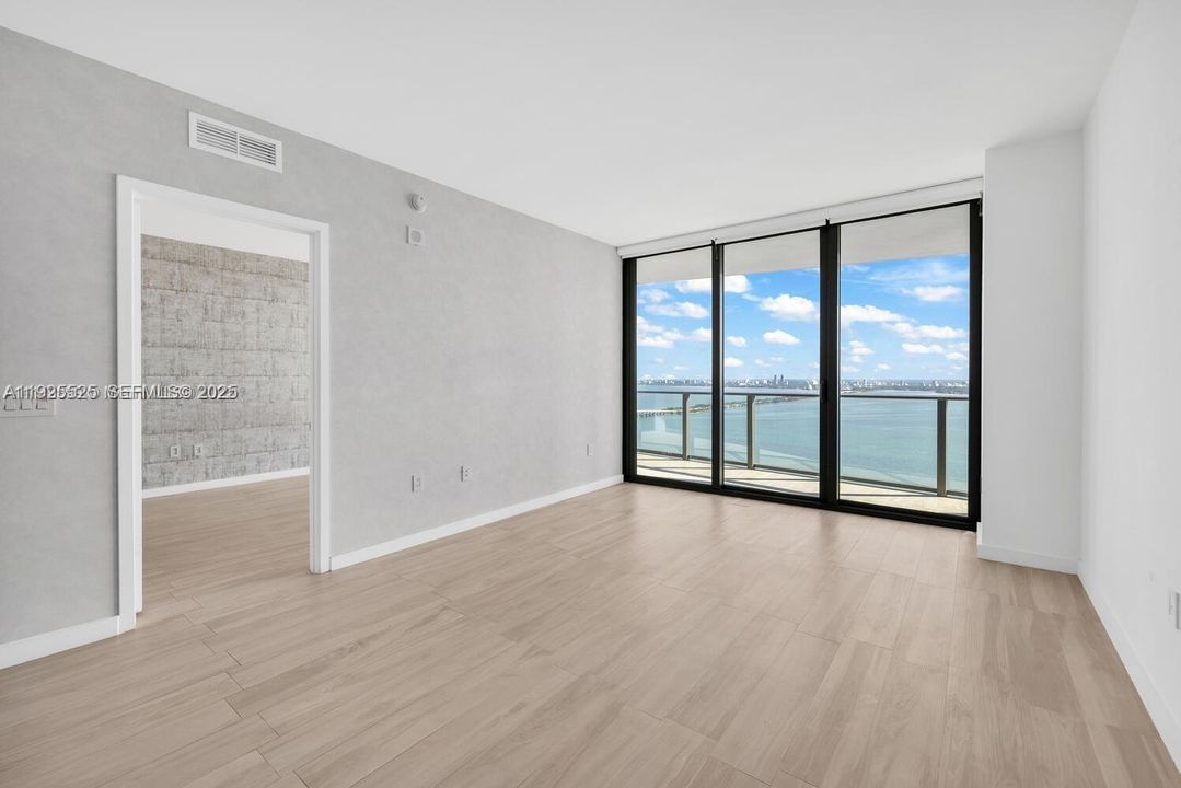 For Sale: $715,000 (2 beds, 2 baths, 1095 Square Feet)