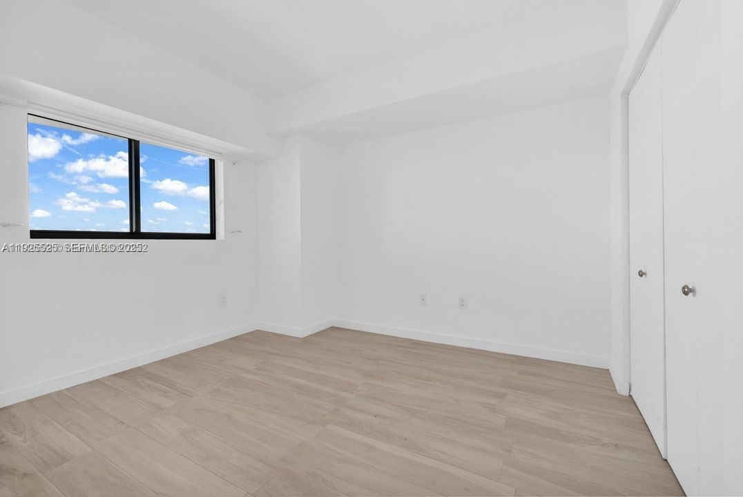 For Sale: $715,000 (2 beds, 2 baths, 1095 Square Feet)