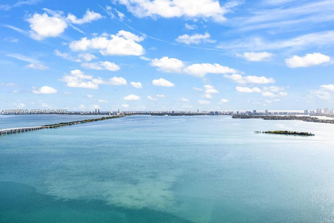 For Sale: $715,000 (2 beds, 2 baths, 1095 Square Feet)