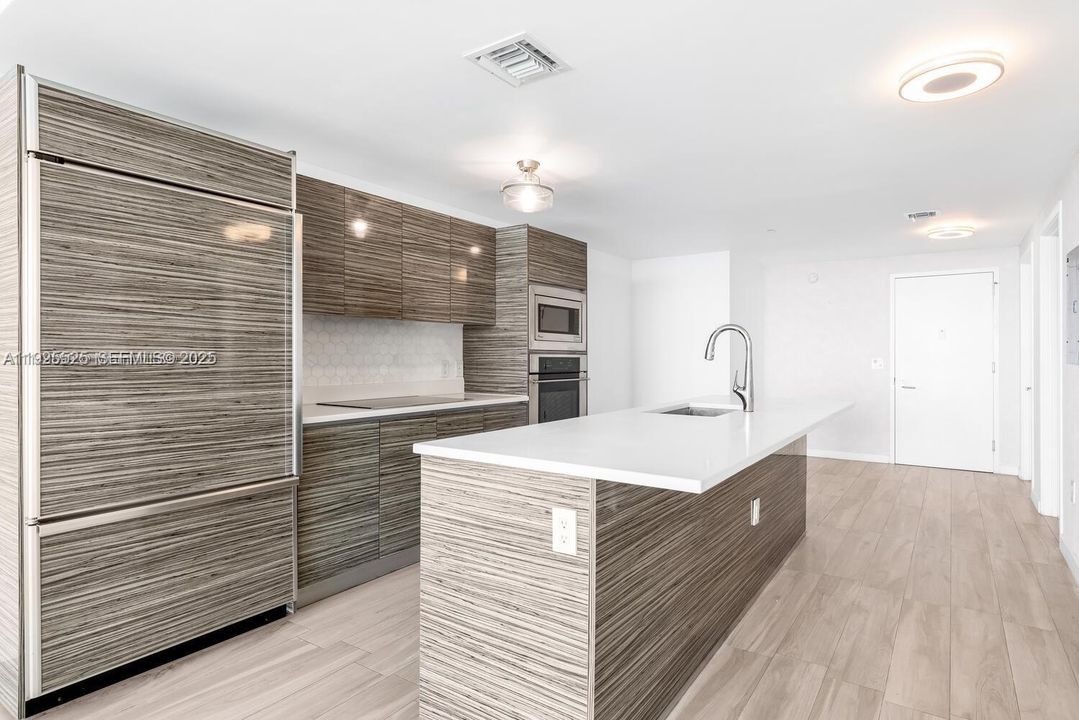 For Sale: $715,000 (2 beds, 2 baths, 1095 Square Feet)