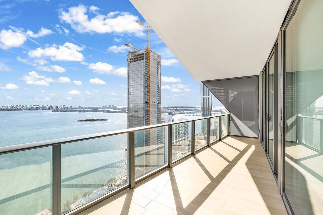 For Sale: $715,000 (2 beds, 2 baths, 1095 Square Feet)