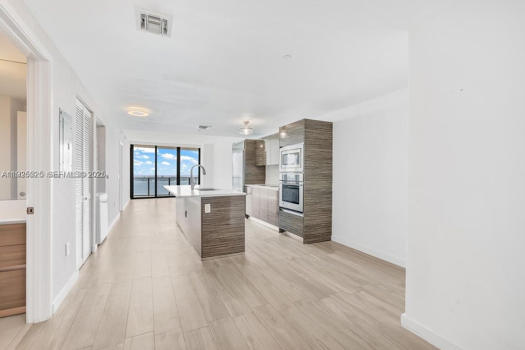 For Sale: $715,000 (2 beds, 2 baths, 1095 Square Feet)