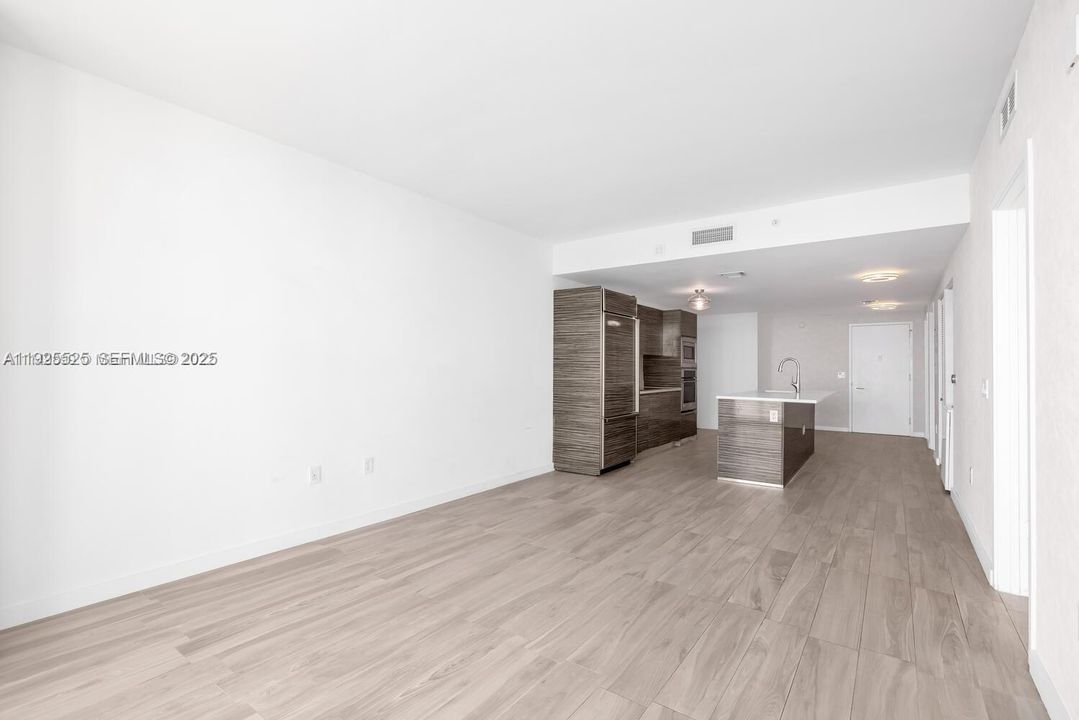 For Sale: $715,000 (2 beds, 2 baths, 1095 Square Feet)