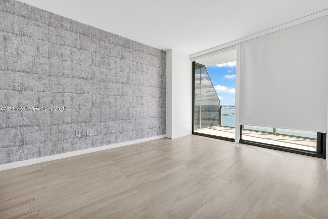 For Sale: $715,000 (2 beds, 2 baths, 1095 Square Feet)