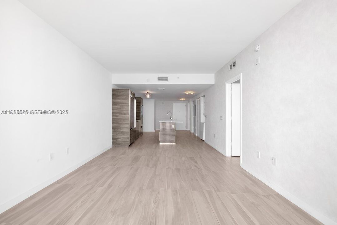 For Sale: $715,000 (2 beds, 2 baths, 1095 Square Feet)