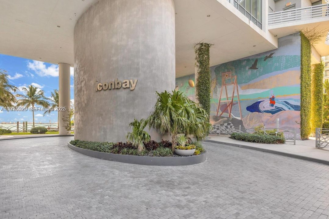 For Sale: $715,000 (2 beds, 2 baths, 1095 Square Feet)