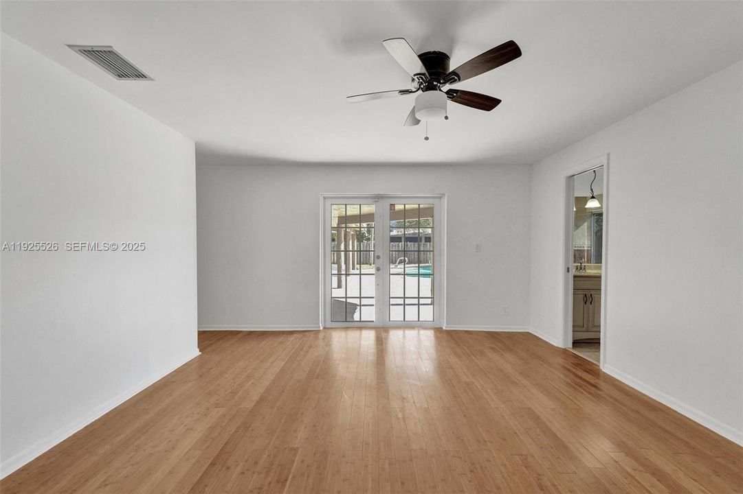 For Sale: $899,999 (4 beds, 3 baths, 2431 Square Feet)