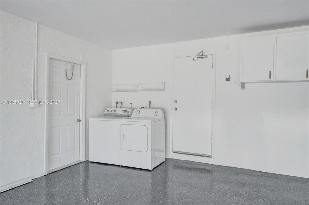 For Sale: $899,999 (4 beds, 3 baths, 2431 Square Feet)