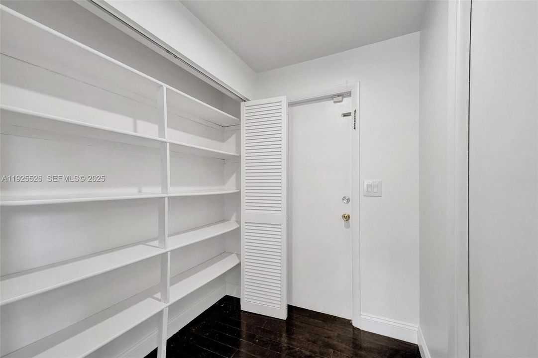 For Sale: $899,999 (4 beds, 3 baths, 2431 Square Feet)