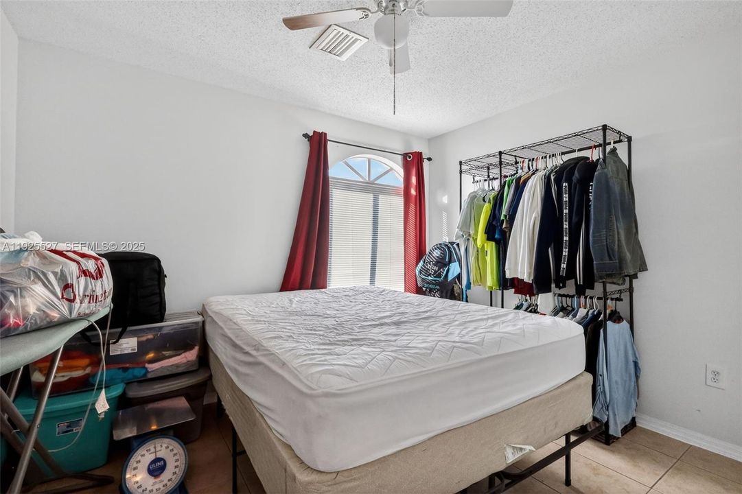 For Sale: $535,000 (3 beds, 2 baths, 1779 Square Feet)