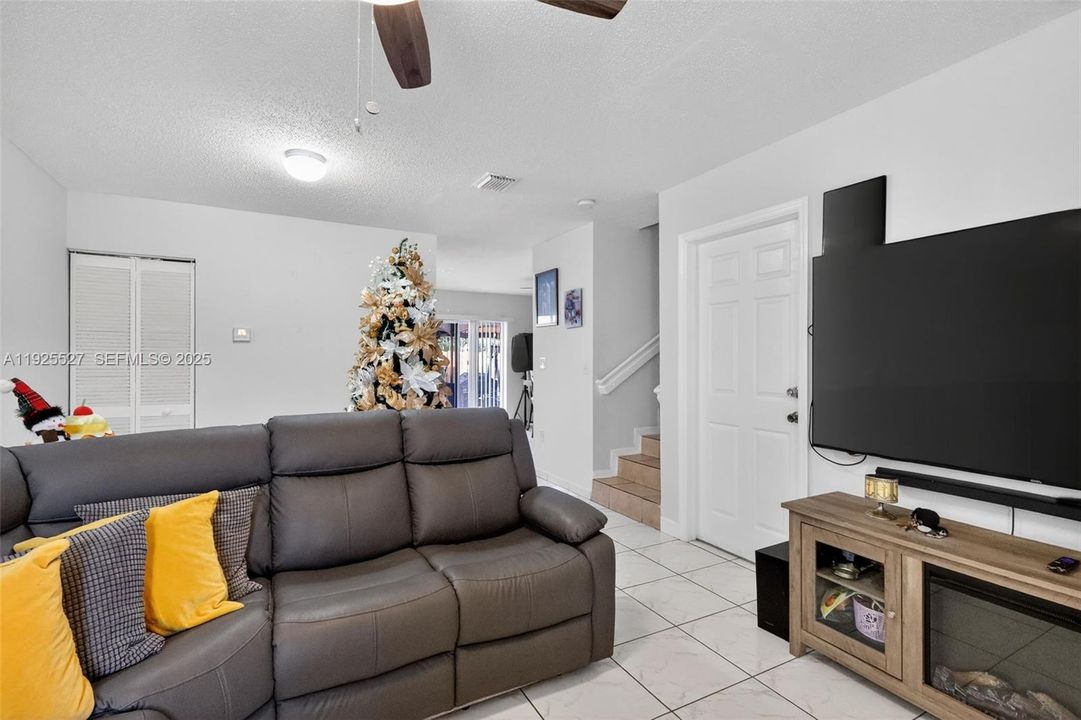 For Sale: $535,000 (3 beds, 2 baths, 1779 Square Feet)