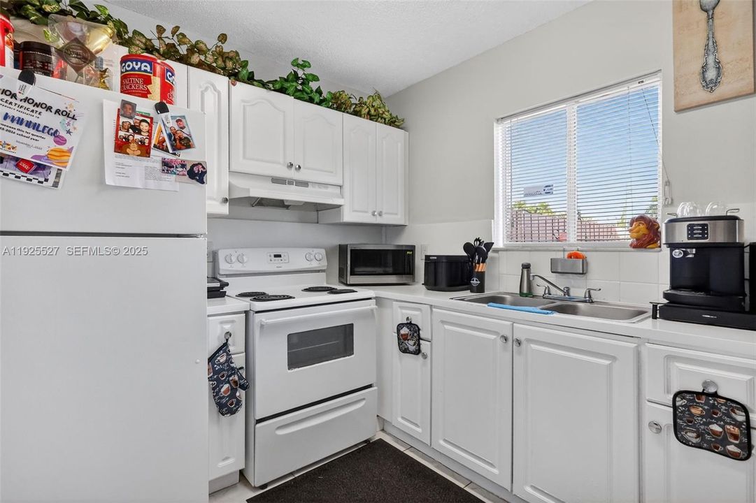 For Sale: $535,000 (3 beds, 2 baths, 1779 Square Feet)