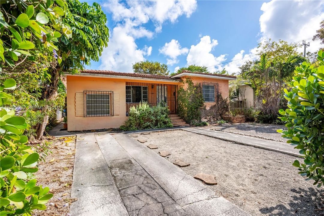 En Venta: $675,000 (3 camas, 2 baños, 1224 Pies cuadrados)