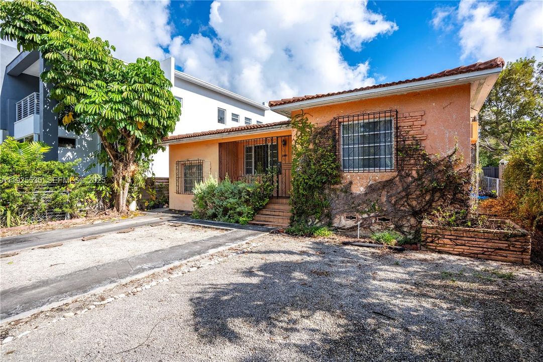 En Venta: $675,000 (3 camas, 2 baños, 1224 Pies cuadrados)