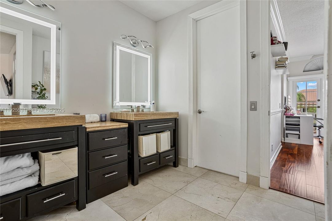 For Sale: $1,399,000 (3 beds, 3 baths, 3096 Square Feet)