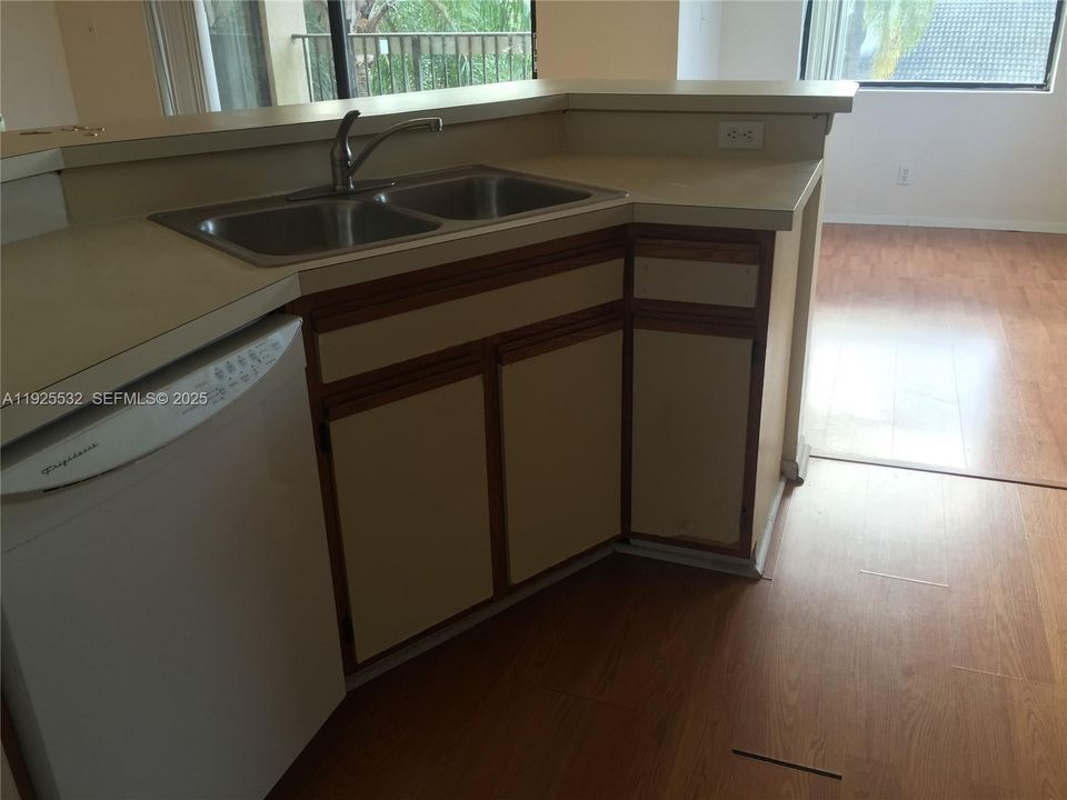 В аренду: $1,750 (1 спален, 1 ванн, 754 Квадратных фут)