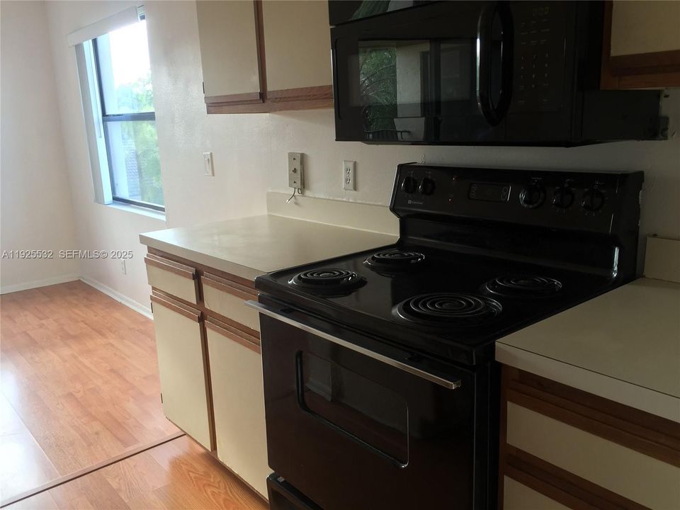 В аренду: $1,750 (1 спален, 1 ванн, 754 Квадратных фут)