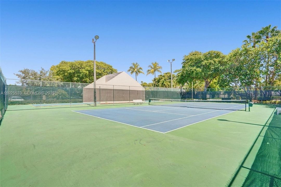 出租: $4,000 (2 贝兹, 2 浴室, 1680 平方英尺)