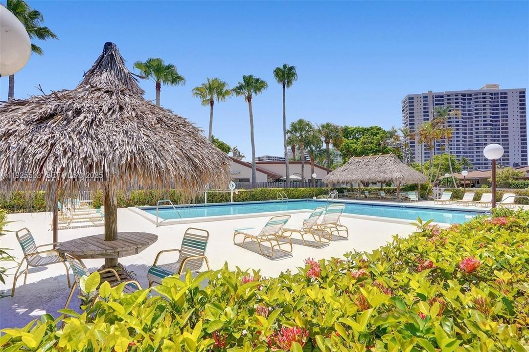 出租: $4,000 (2 贝兹, 2 浴室, 1680 平方英尺)