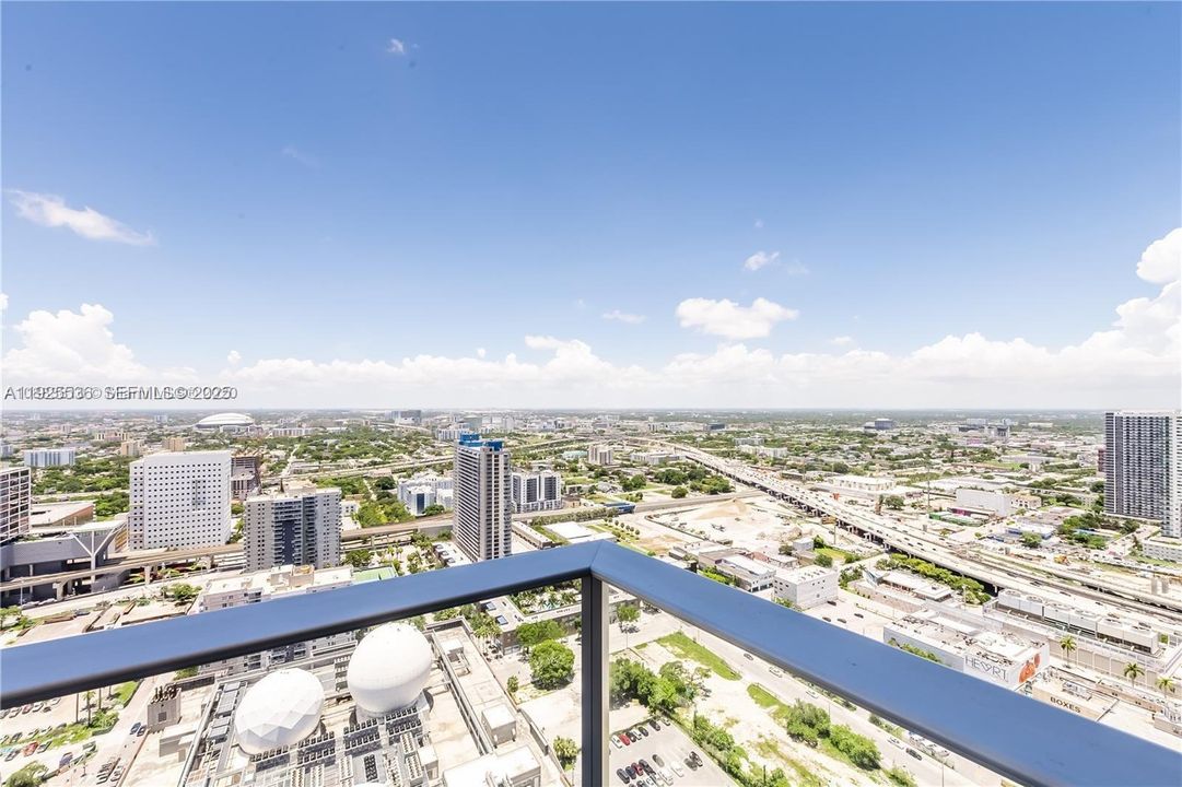 For Sale: $1,050,000 (2 beds, 3 baths, 1498 Square Feet)