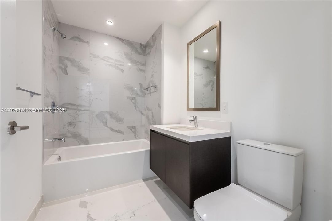 For Sale: $1,050,000 (2 beds, 3 baths, 1498 Square Feet)