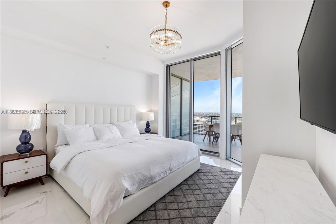 For Sale: $1,050,000 (2 beds, 3 baths, 1498 Square Feet)