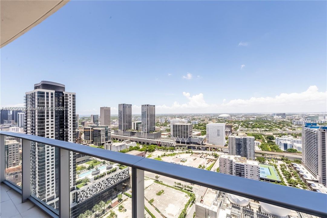 For Sale: $1,050,000 (2 beds, 3 baths, 1498 Square Feet)