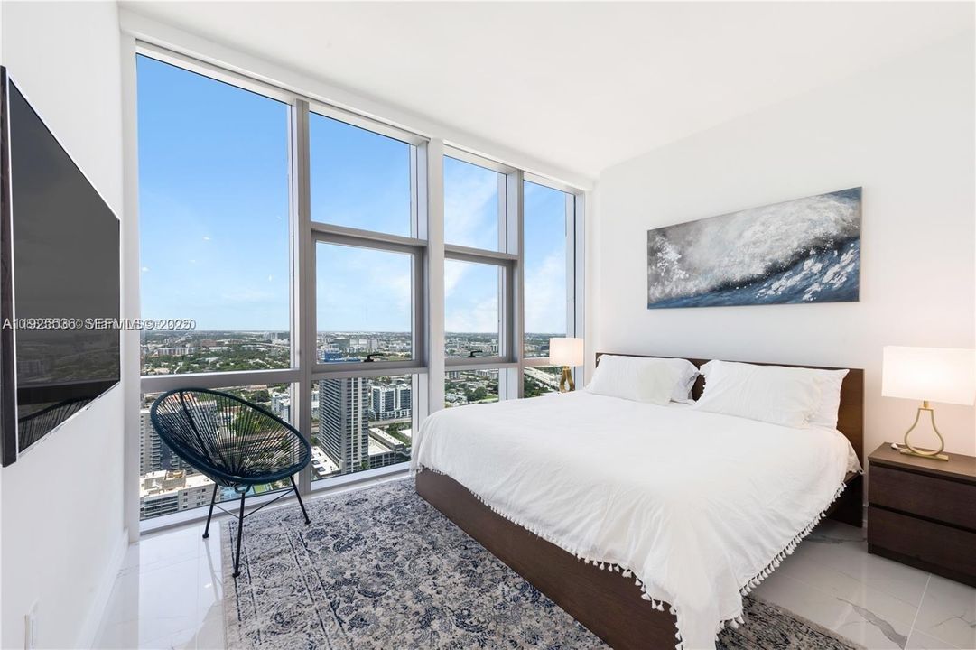 For Sale: $1,050,000 (2 beds, 3 baths, 1498 Square Feet)