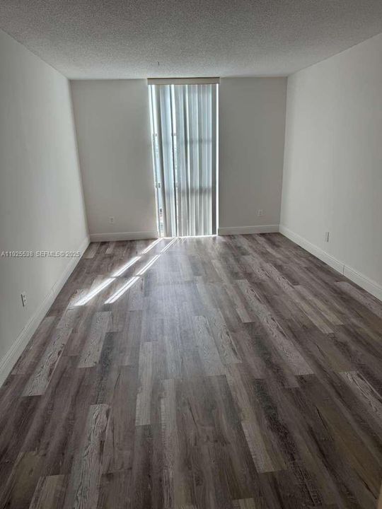 For Rent: $1,700 (1 beds, 1 baths, 740 Square Feet)