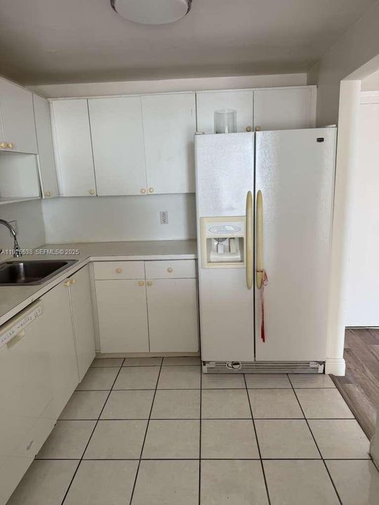 For Rent: $1,700 (1 beds, 1 baths, 740 Square Feet)