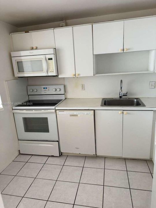 For Rent: $1,700 (1 beds, 1 baths, 740 Square Feet)