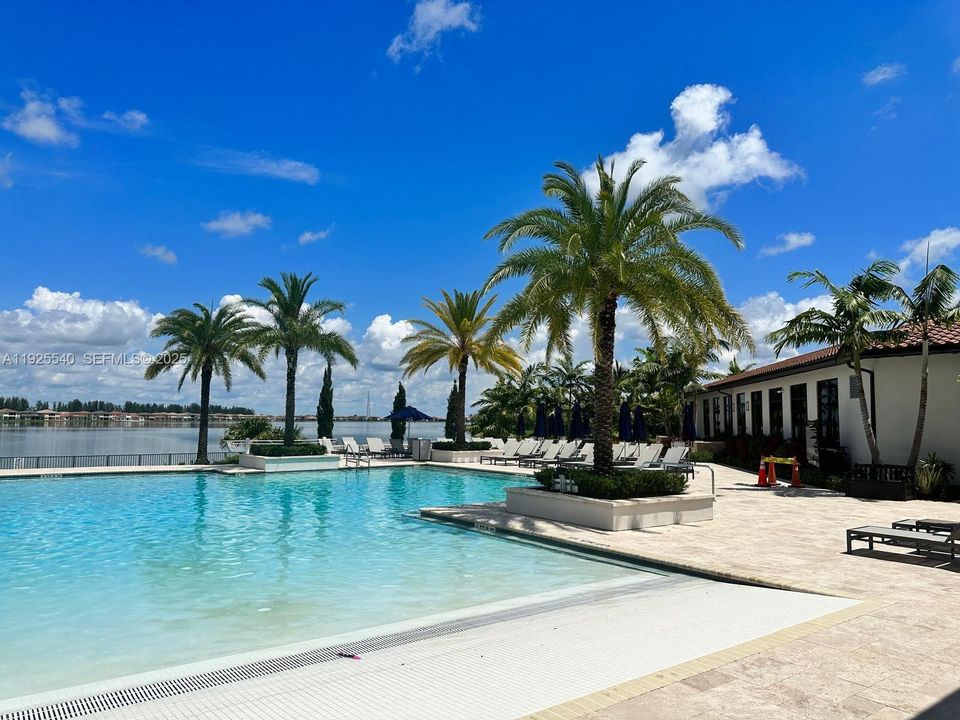 For Sale: $1,480,000 (5 beds, 5 baths, 4255 Square Feet)