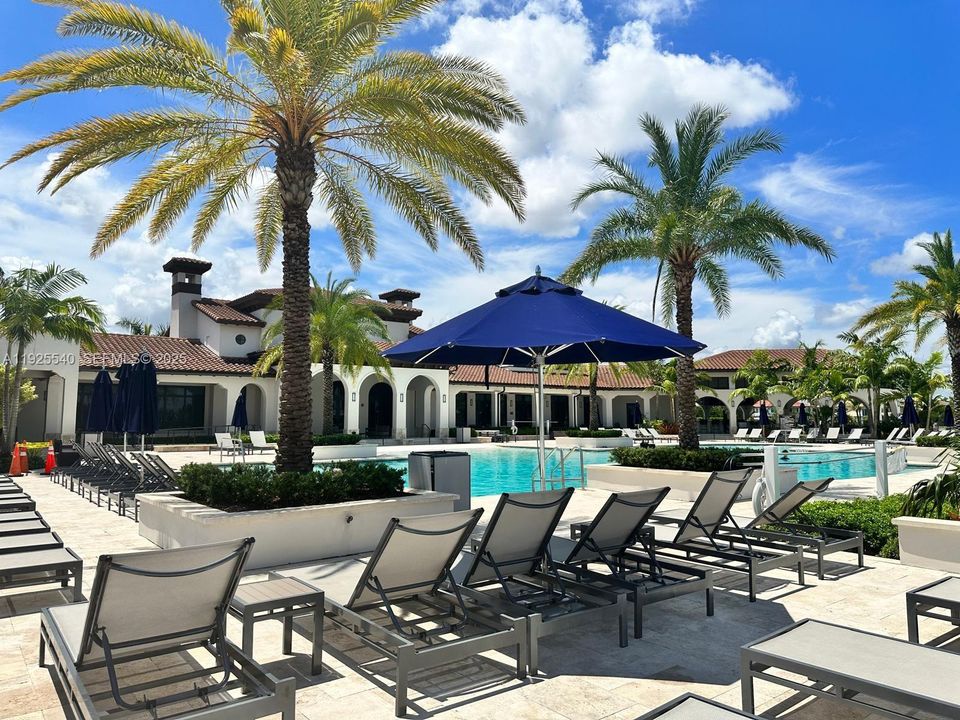 For Sale: $1,480,000 (5 beds, 5 baths, 4255 Square Feet)