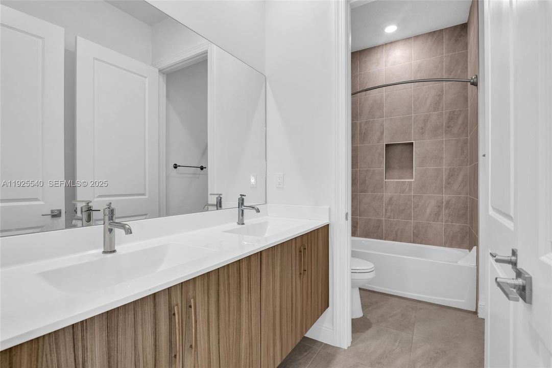 For Sale: $1,480,000 (5 beds, 5 baths, 4255 Square Feet)