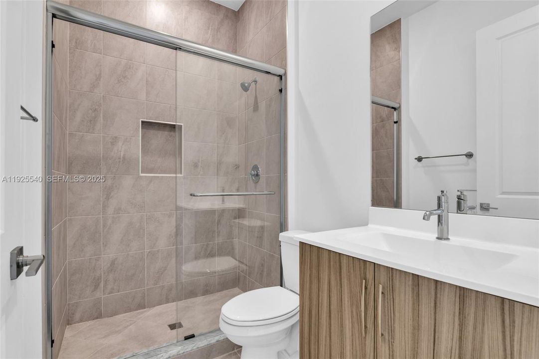 For Sale: $1,480,000 (5 beds, 5 baths, 4255 Square Feet)