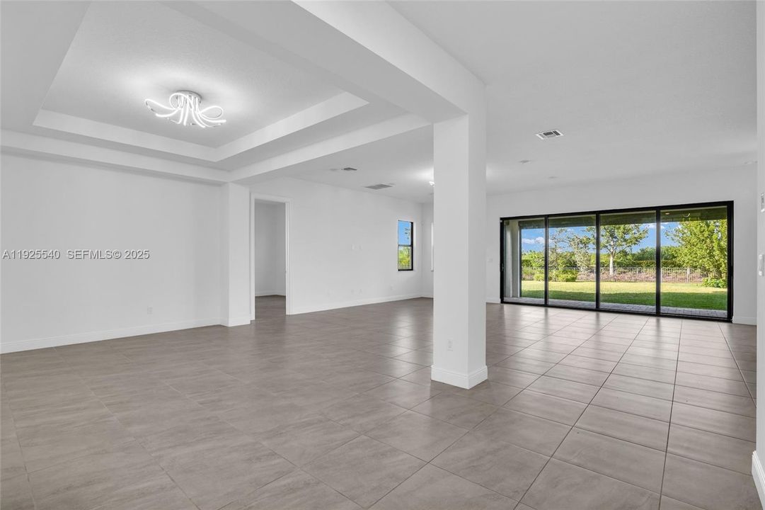 For Sale: $1,480,000 (5 beds, 5 baths, 4255 Square Feet)