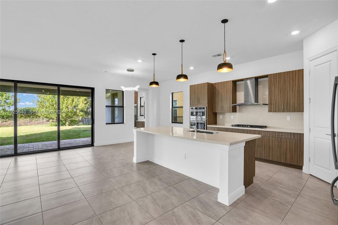 For Sale: $1,480,000 (5 beds, 5 baths, 4255 Square Feet)