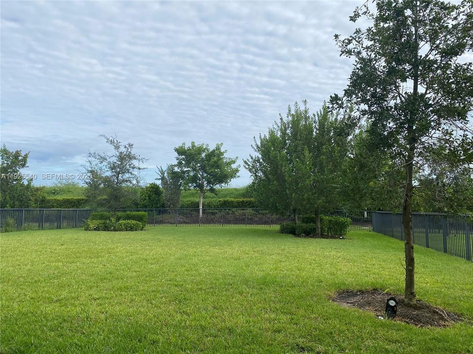 For Sale: $1,480,000 (5 beds, 5 baths, 4255 Square Feet)