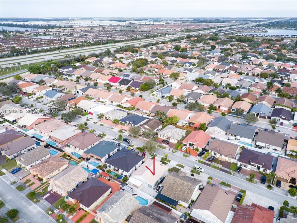 待售: $700,000 (3 贝兹, 2 浴室, 1738 平方英尺)