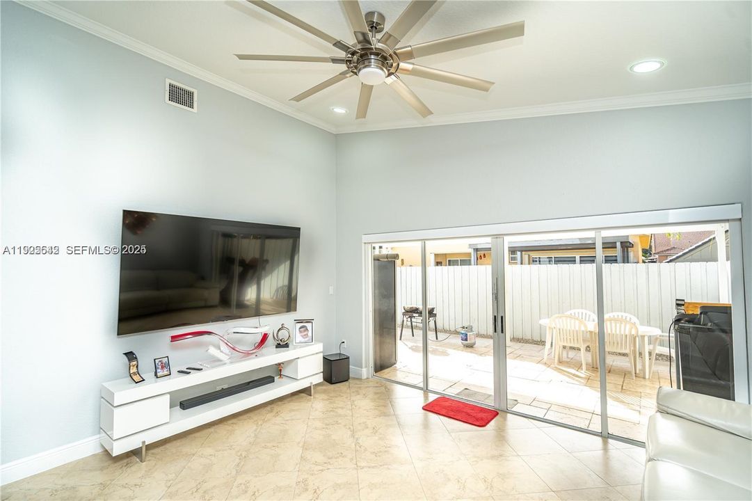 待售: $700,000 (3 贝兹, 2 浴室, 1738 平方英尺)