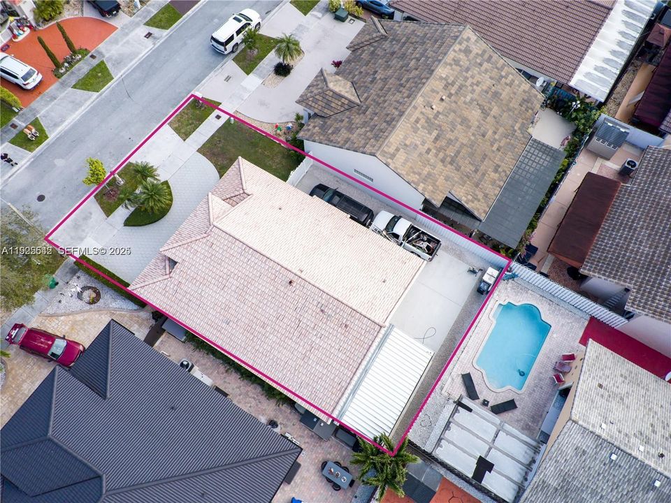 待售: $700,000 (3 贝兹, 2 浴室, 1738 平方英尺)