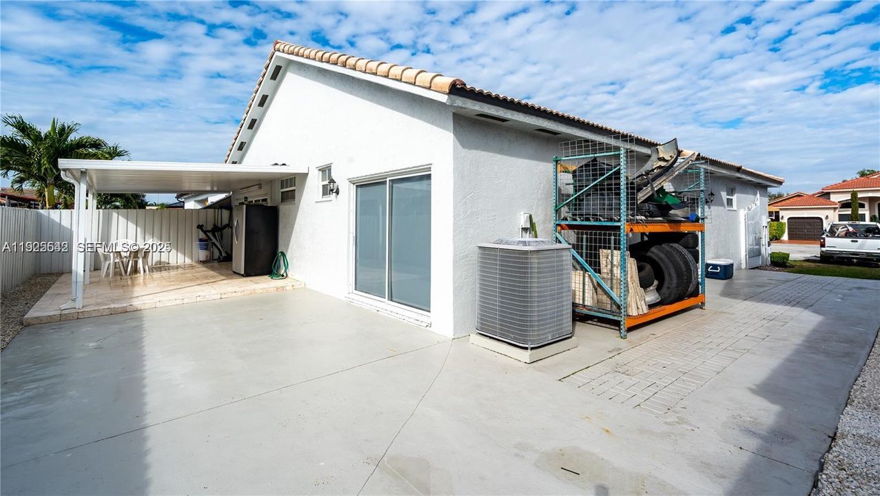 待售: $700,000 (3 贝兹, 2 浴室, 1738 平方英尺)