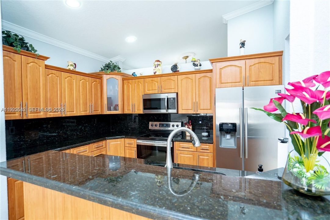 待售: $700,000 (3 贝兹, 2 浴室, 1738 平方英尺)