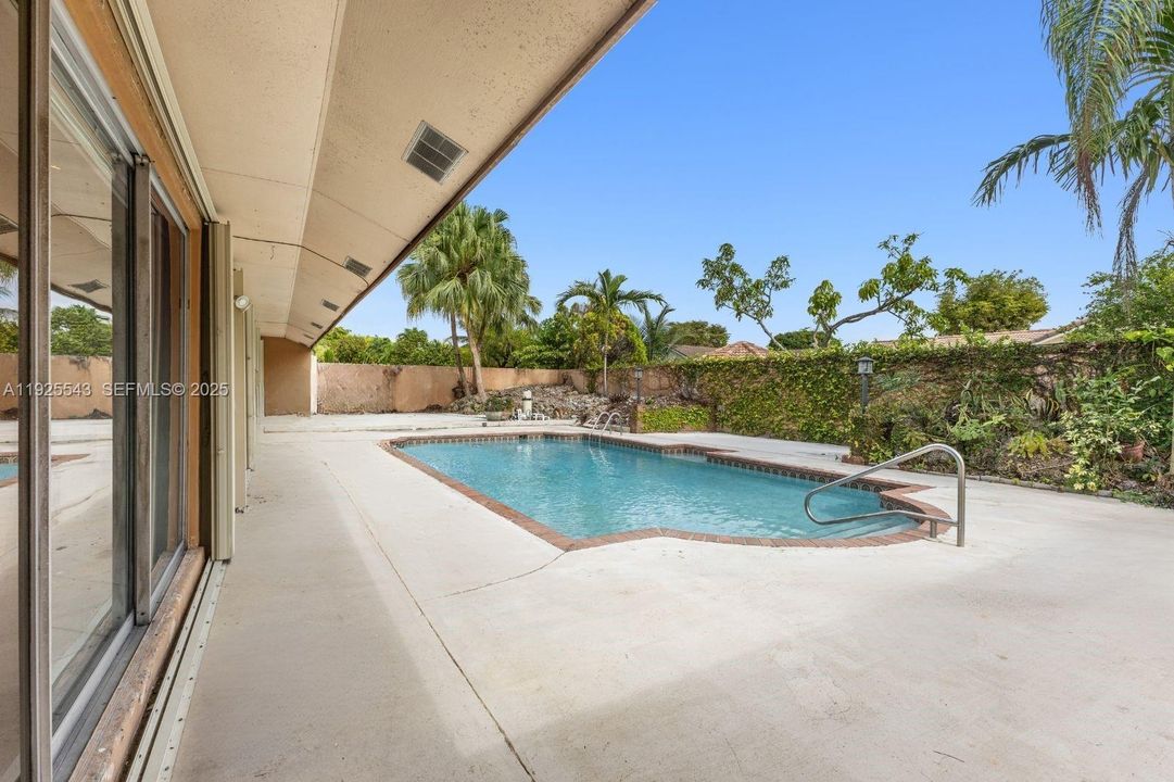 For Sale: $769,000 (4 beds, 2 baths, 2112 Square Feet)