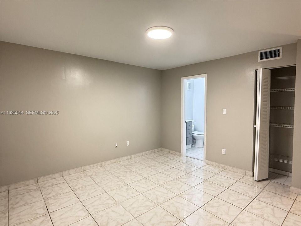 出租: $2,200 (1 贝兹, 2 浴室, 800 平方英尺)