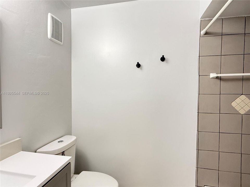 出租: $2,200 (1 贝兹, 2 浴室, 800 平方英尺)