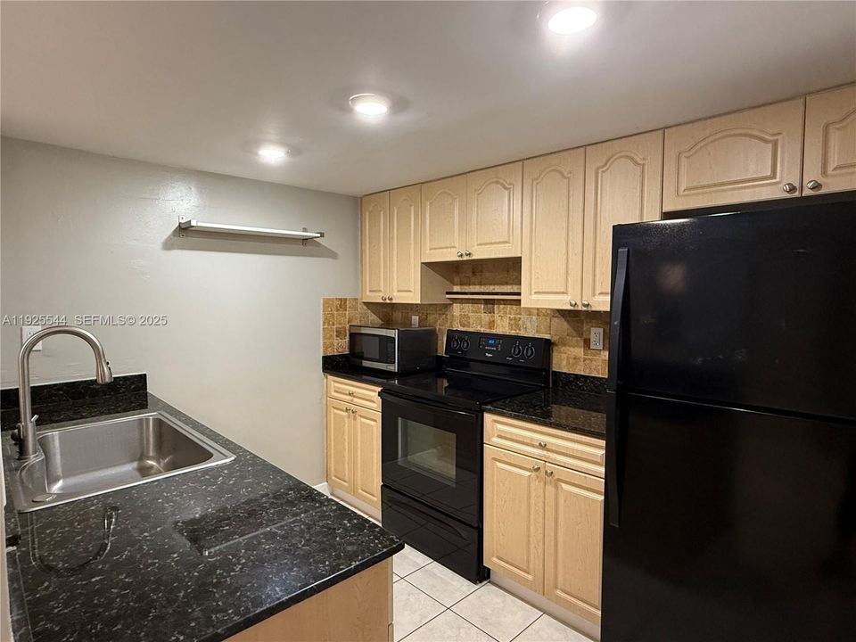 出租: $2,200 (1 贝兹, 2 浴室, 800 平方英尺)